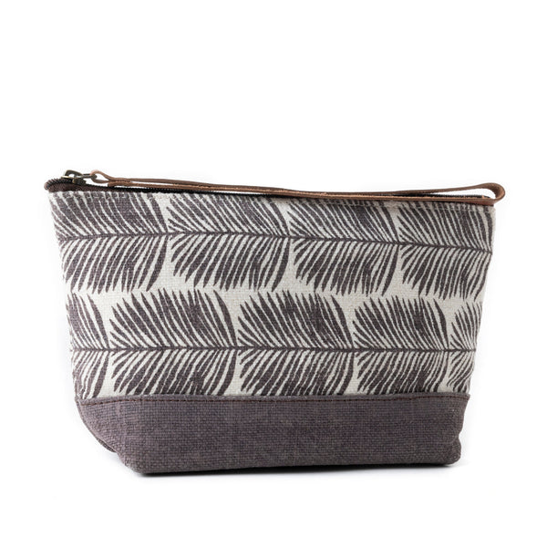 Wanderleaf Pouch in Earthern Grey