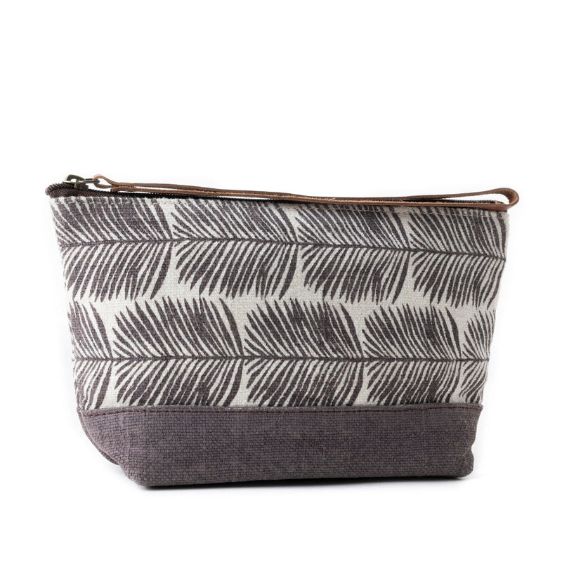 Wanderleaf Pouch in Earthern Grey